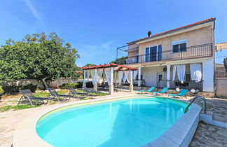 Photo 1 - Maison de 6 chambres à Sibenik avec piscine privée et jardin