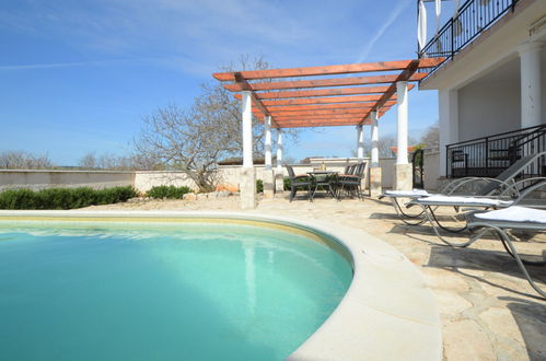 Foto 15 - Casa de 6 quartos em Sibenik com piscina privada e terraço