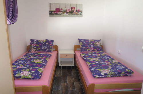 Foto 13 - Casa con 2 camere da letto a Privlaka con piscina privata e vista mare