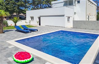 Photo 1 - Maison de 2 chambres à Privlaka avec piscine privée et vues à la mer