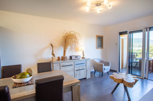 Foto 7 - Appartamento con 1 camera da letto a Bormes-les-Mimosas con piscina e vista mare