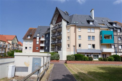 Foto 18 - Apartment mit 2 Schlafzimmern in Dives-sur-Mer mit blick aufs meer