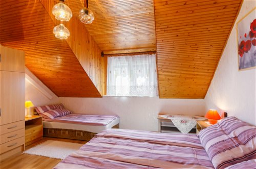 Foto 9 - Casa con 4 camere da letto a Balatonfenyves con giardino e terrazza