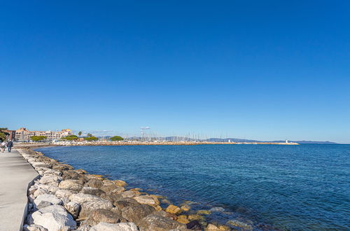 Foto 60 - Apartamento de 3 quartos em Hyères com piscina e jardim