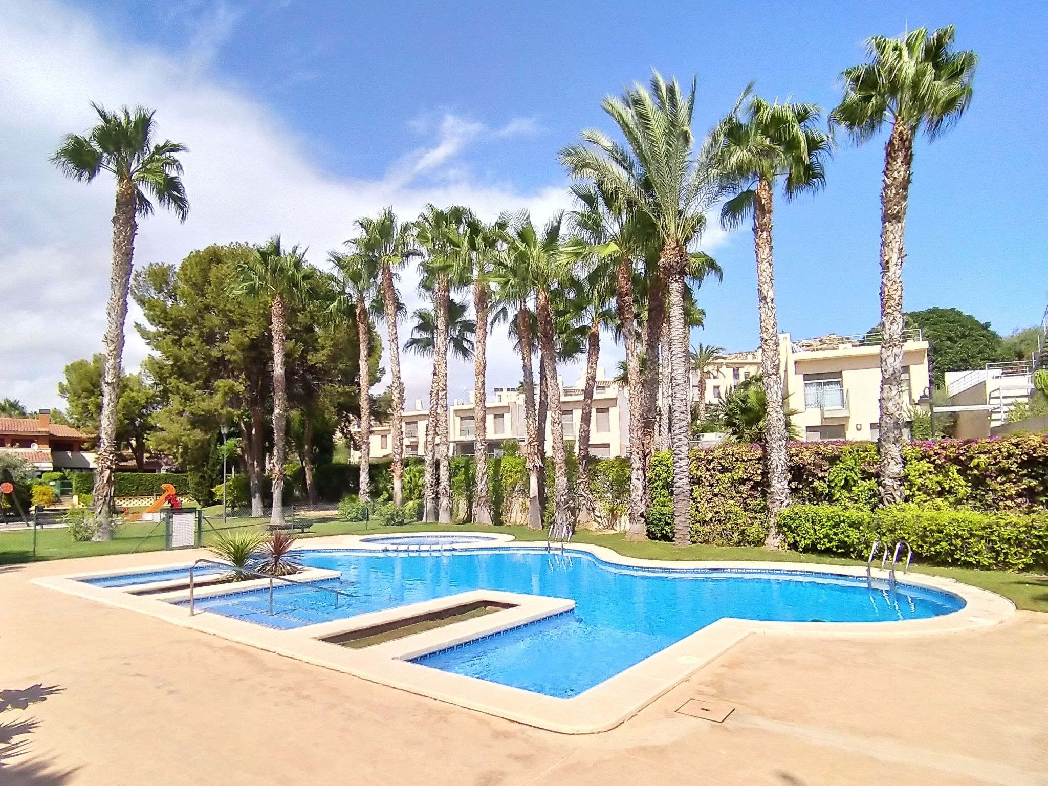 Foto 1 - Casa de 2 quartos em El Campello com piscina e jardim