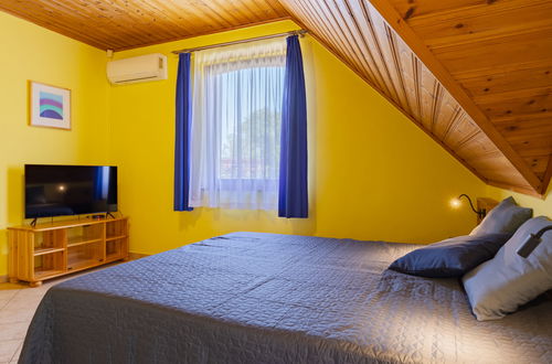 Foto 11 - Apartamento de 4 quartos em Balatonszárszó com jardim e terraço