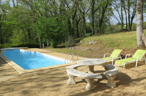 Foto 15 - Casa de 2 habitaciones en Blanquefort-sur-Briolance con piscina privada y terraza