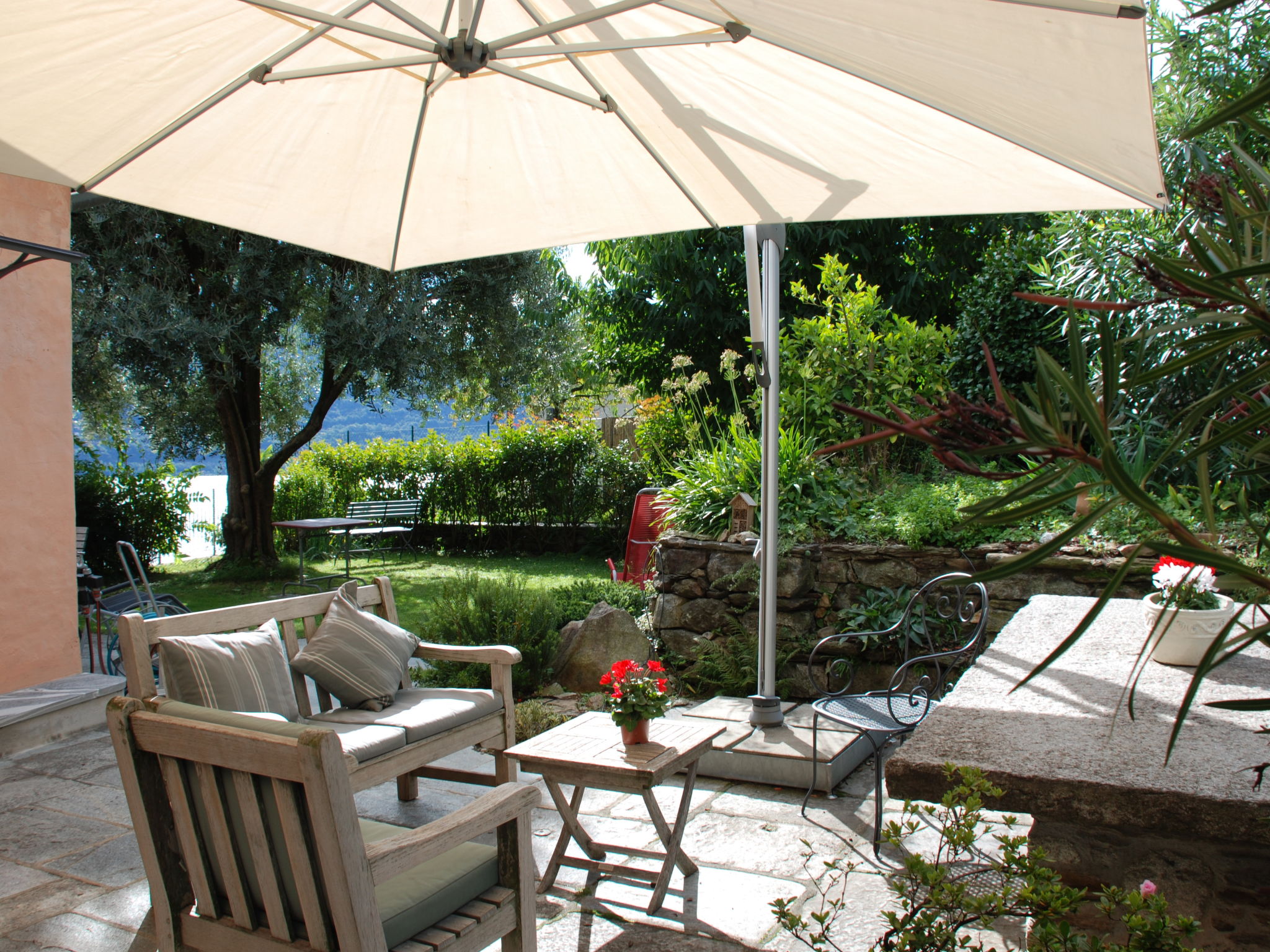 Photo 2 - Maison de 2 chambres à Brissago avec jardin et vues sur la montagne