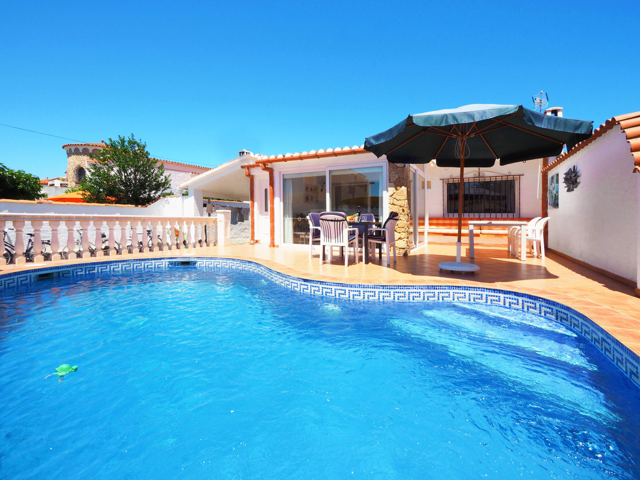 Foto 1 - Casa de 2 quartos em Castelló d'Empúries com piscina privada e vistas do mar