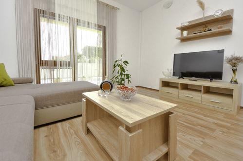 Photo 5 - 2 bedroom House in Novigrad with terrace and sea view