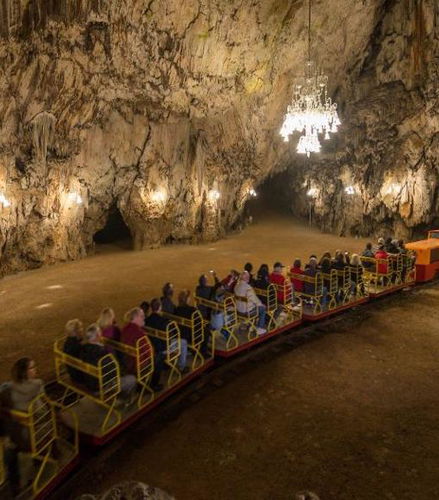 Foto de Tour privado de día completo a la Cueva de Postojna y el Castillo de Predjama desde Portorož/Piran