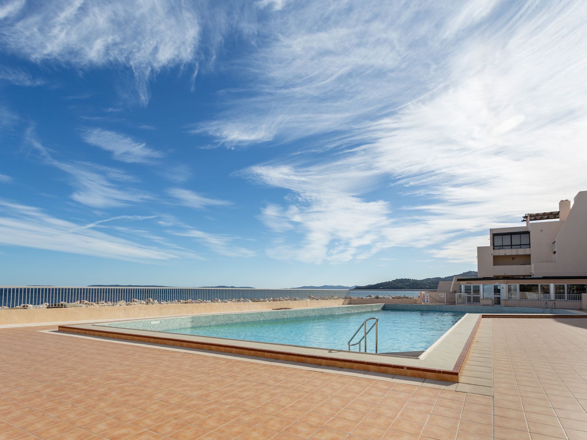 Foto 24 - Apartamento de 1 habitación en Bormes-les-Mimosas con piscina y vistas al mar