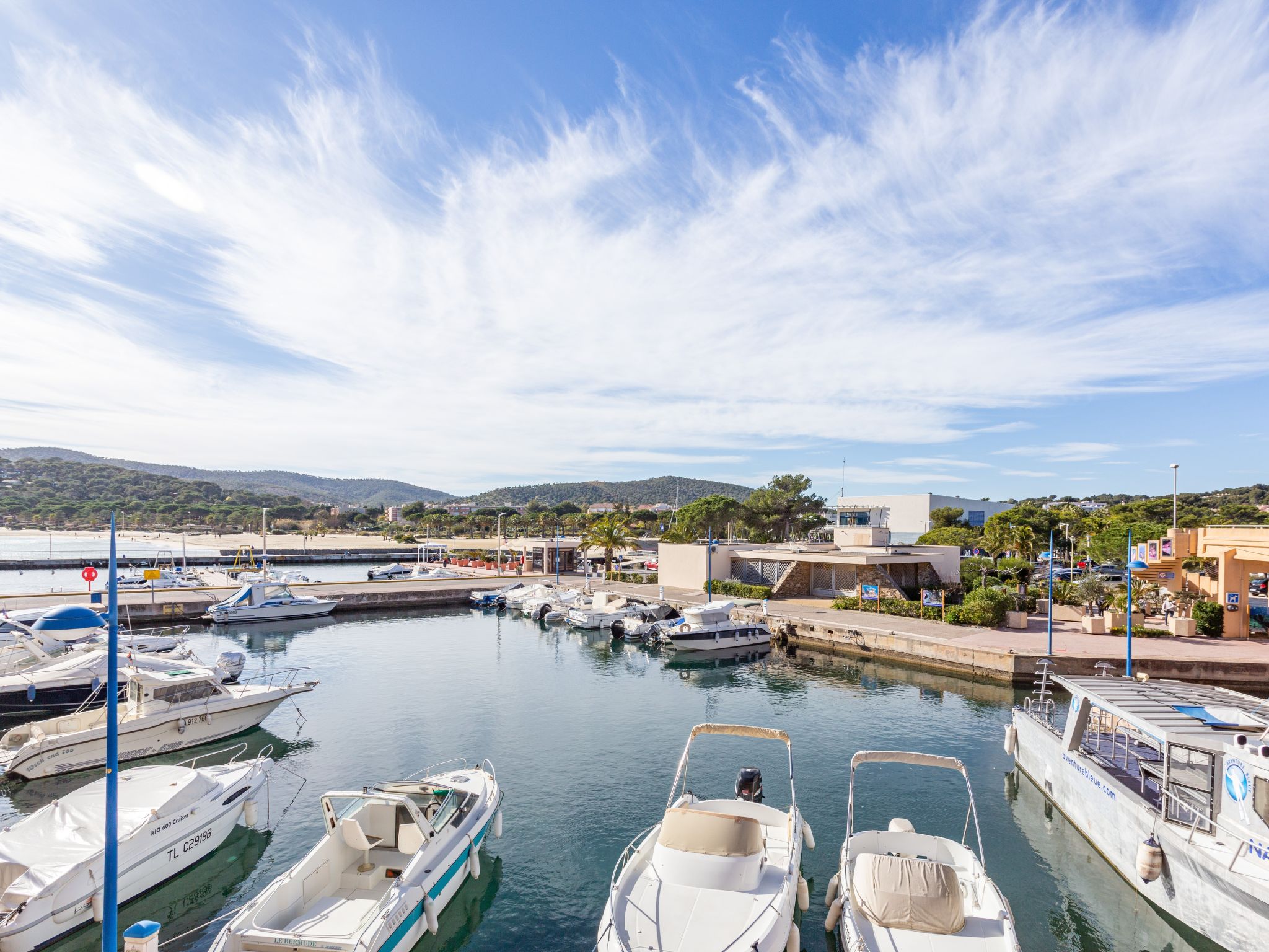 Foto 1 - Apartment mit 1 Schlafzimmer in Bormes-les-Mimosas mit schwimmbad und blick aufs meer