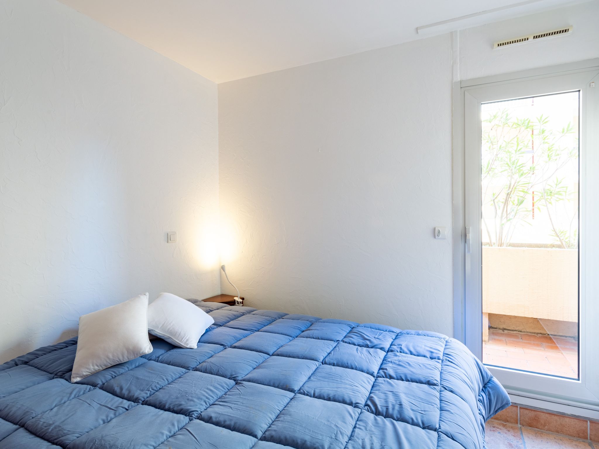 Foto 15 - Appartamento con 1 camera da letto a Bormes-les-Mimosas con piscina e vista mare