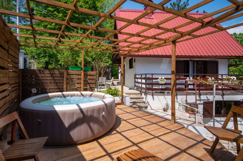 Foto 24 - Casa de 1 habitación en Fužine con piscina privada y terraza