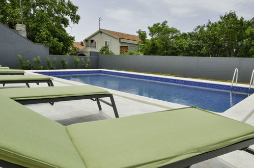 Photo 2 - 3 bedroom Apartment in Novigrad with swimming pool and sea view
