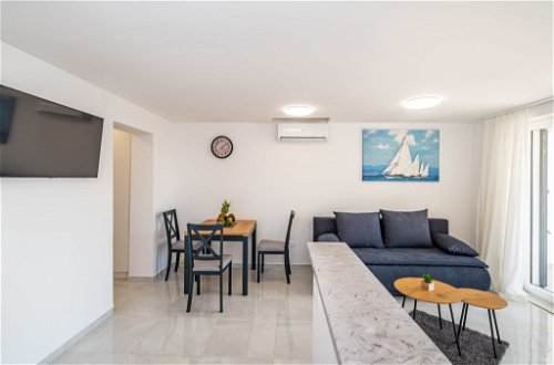 Photo 4 - 1 bedroom Apartment in Novigrad with swimming pool and sea view