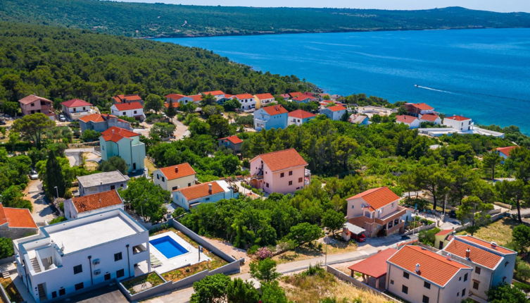 Foto 1 - Apartamento de 5 quartos em Novigrad com piscina privada e vistas do mar