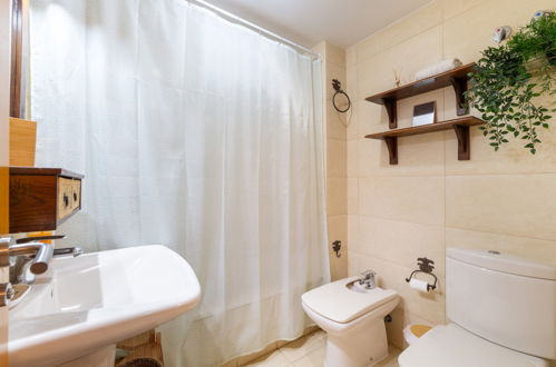 Foto 17 - Apartment mit 1 Schlafzimmer in Roquetas de Mar mit schwimmbad