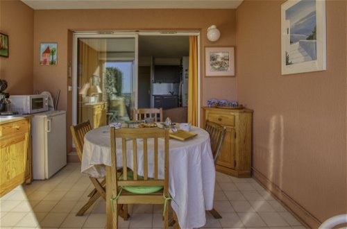 Photo 10 - 2 bedroom Apartment in Six-Fours-les-Plages with swimming pool and sea view
