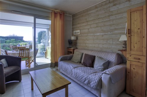 Foto 3 - Apartamento de 2 habitaciones en Six-Fours-les-Plages con piscina y vistas al mar