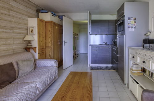 Foto 9 - Apartamento de 2 quartos em Six-Fours-les-Plages com piscina e jardim