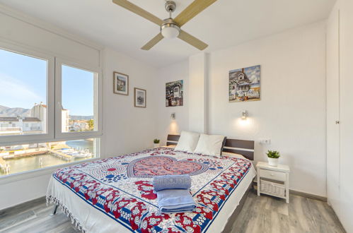 Foto 4 - Appartamento con 2 camere da letto a Castelló d'Empúries con terrazza e vista mare