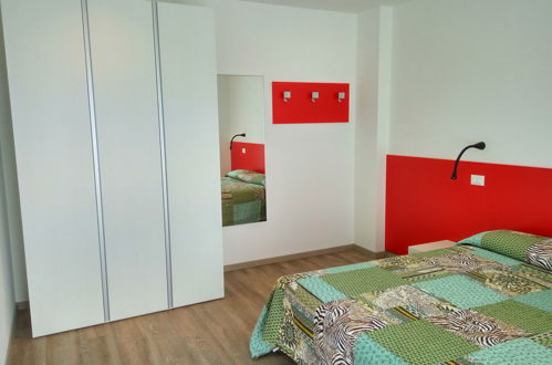 Foto 10 - Apartamento de 2 habitaciones en Lignano Sabbiadoro con vistas al mar