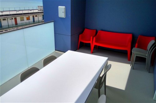 Foto 18 - Appartamento con 2 camere da letto a Lignano Sabbiadoro con vista mare