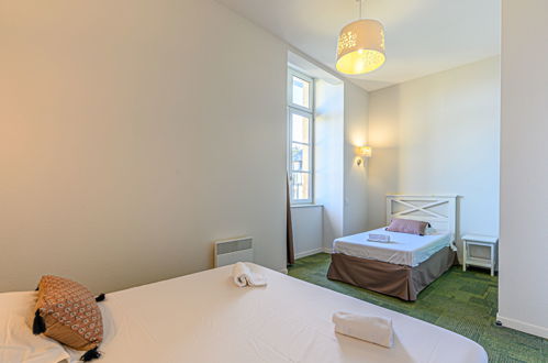 Foto 7 - Appartamento con 2 camere da letto a Baden con piscina e vista mare
