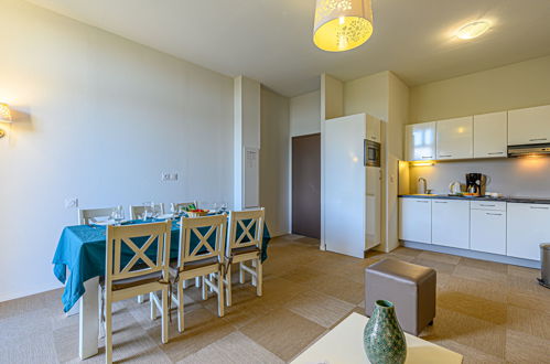 Foto 20 - Appartamento con 2 camere da letto a Baden con piscina e vista mare