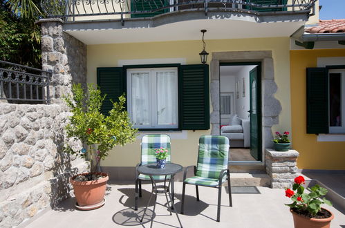 Foto 6 - Apartamento de 1 quarto em Opatija com jardim e terraço