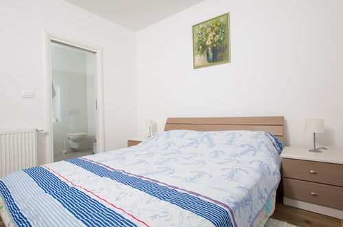 Foto 10 - Appartamento con 1 camera da letto a Opatija con giardino e terrazza