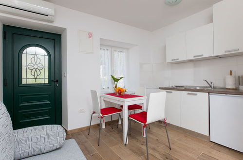 Foto 7 - Apartamento de 1 quarto em Opatija com jardim e terraço