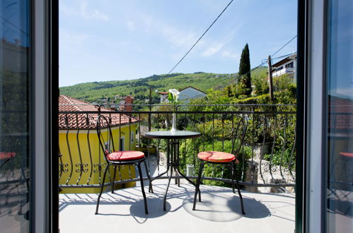 Foto 11 - Apartamento de 1 quarto em Opatija com jardim e terraço