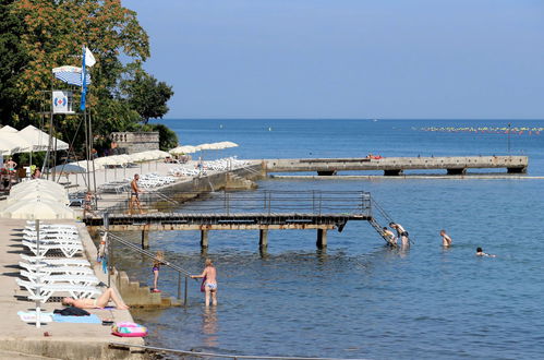 Foto 31 - Apartamento de 2 quartos em Piran com piscina e jardim