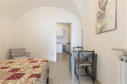 Foto 13 - Apartment mit 1 Schlafzimmer in Riva Ligure mit blick aufs meer