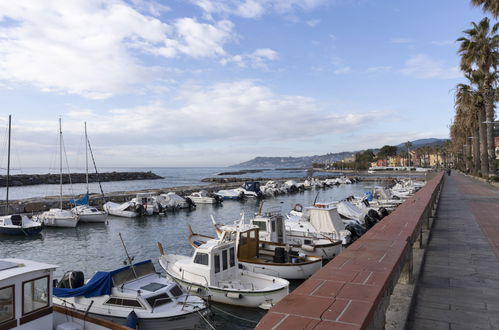 Foto 16 - Appartamento con 1 camera da letto a Riva Ligure con vista mare