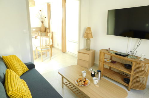 Foto 1 - Apartamento de 1 habitación en Sanary-sur-Mer con vistas al mar