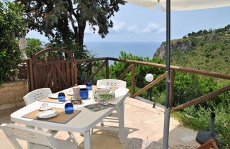 Photo 1 - Maison de 1 chambre à Sperlonga avec jardin et vues à la mer