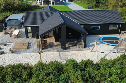 Foto 32 - Casa con 5 camere da letto a Strandby con terrazza e vasca idromassaggio