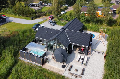 Foto 1 - Casa con 5 camere da letto a Strandby con terrazza e vasca idromassaggio