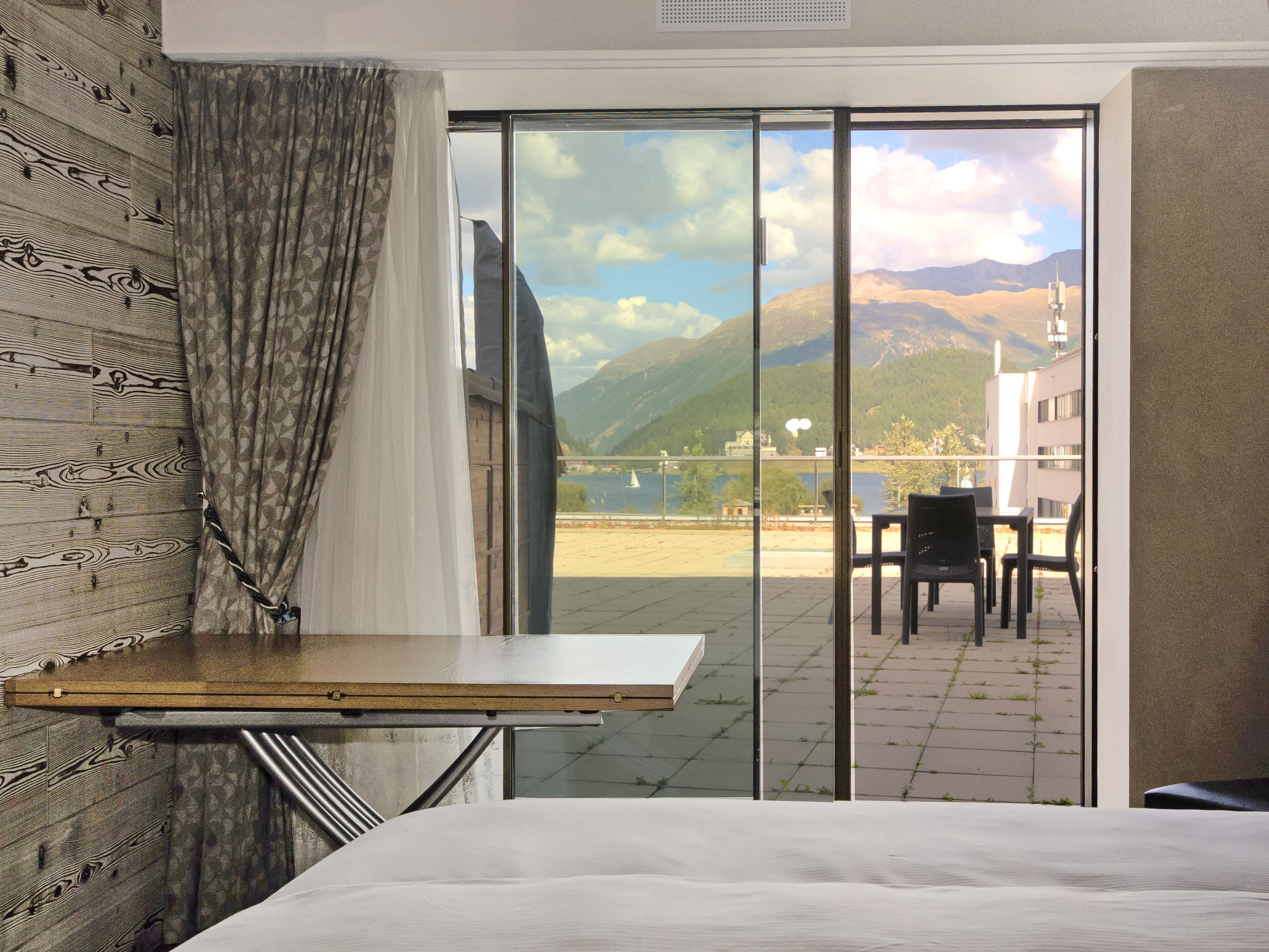 Foto 9 - Appartamento con 2 camere da letto a Sankt Moritz con terrazza e vista sulle montagne