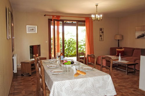 Photo 20 - 3 bedroom House in Saint-Cyr-sur-Mer with garden and terrace