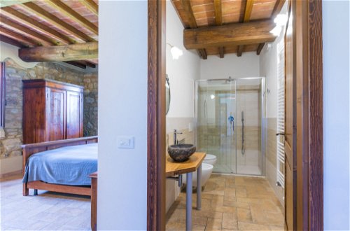 Foto 18 - Apartment mit 2 Schlafzimmern in Guardistallo mit schwimmbad und blick aufs meer