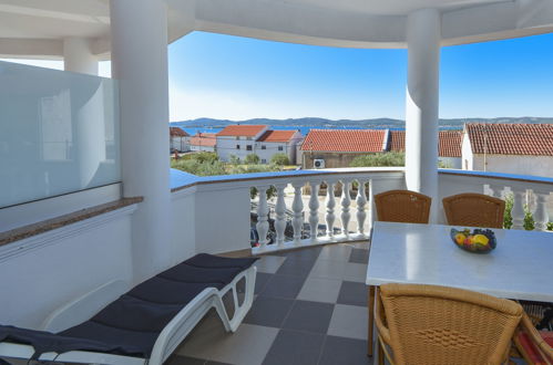 Foto 10 - Apartamento de 1 habitación en Sveti Filip i Jakov con terraza y vistas al mar