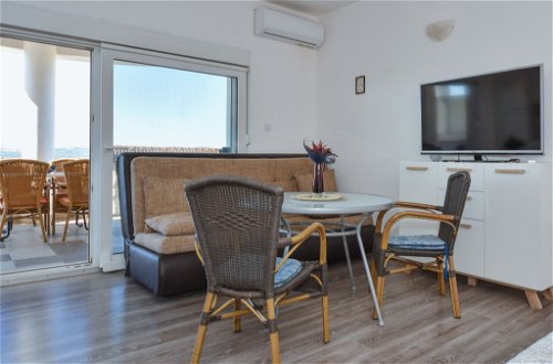 Foto 4 - Apartamento de 1 habitación en Sveti Filip i Jakov con terraza y vistas al mar