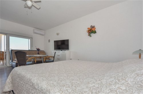 Foto 3 - Apartamento de 1 habitación en Sveti Filip i Jakov con terraza y vistas al mar