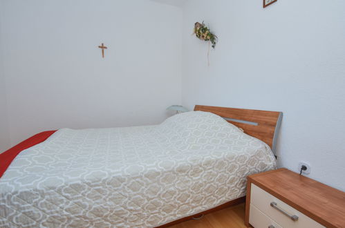 Foto 6 - Appartamento con 1 camera da letto a Sveti Filip i Jakov con terrazza e vista mare
