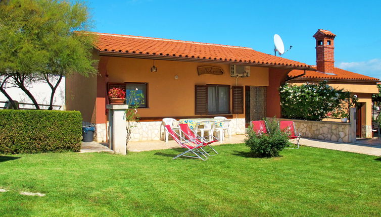 Photo 1 - Maison de 2 chambres à Marčana avec jardin et terrasse